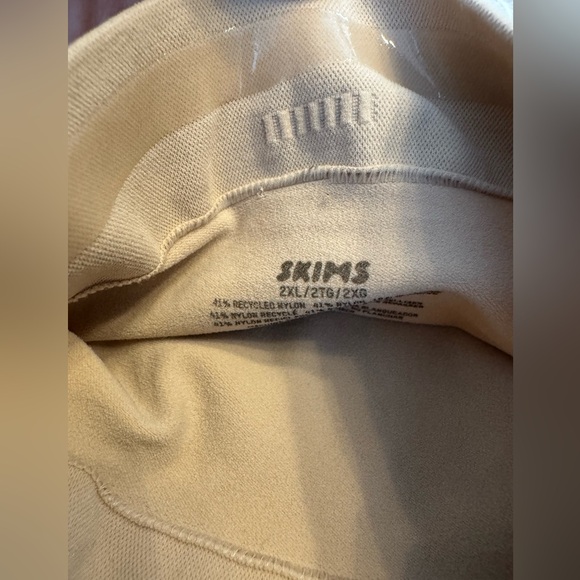 SKIMS SEAMLESS SCULPT
HIGH-WAISTED BRIEF - Picture 10 of 12